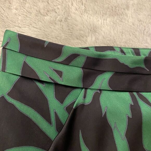 Armani Collezioni 100% satin silk tulip skirt, size 8 - Picture 4 of 10